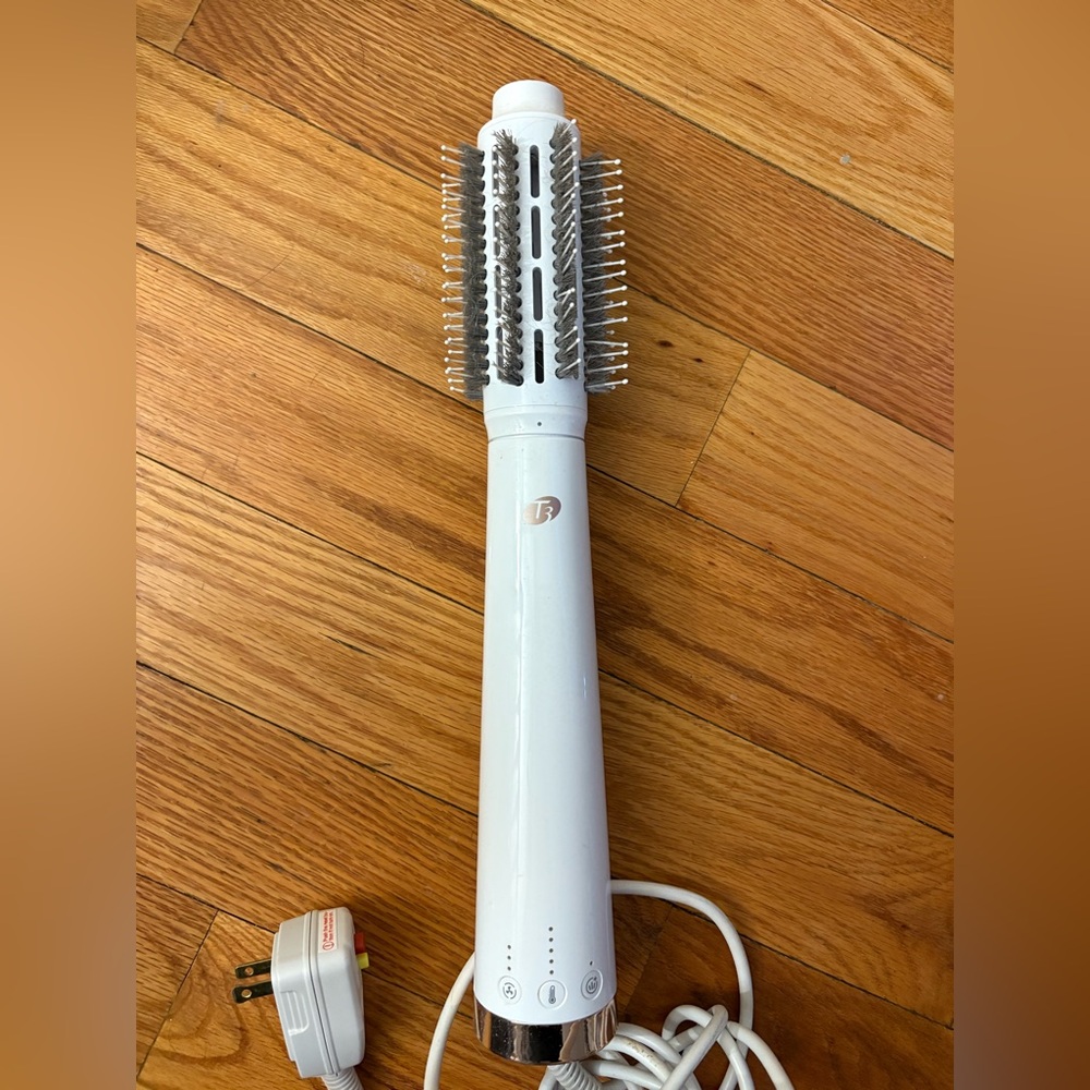 T3 AireBrush Round One-Step Volumizing Hair Dryer Brush
